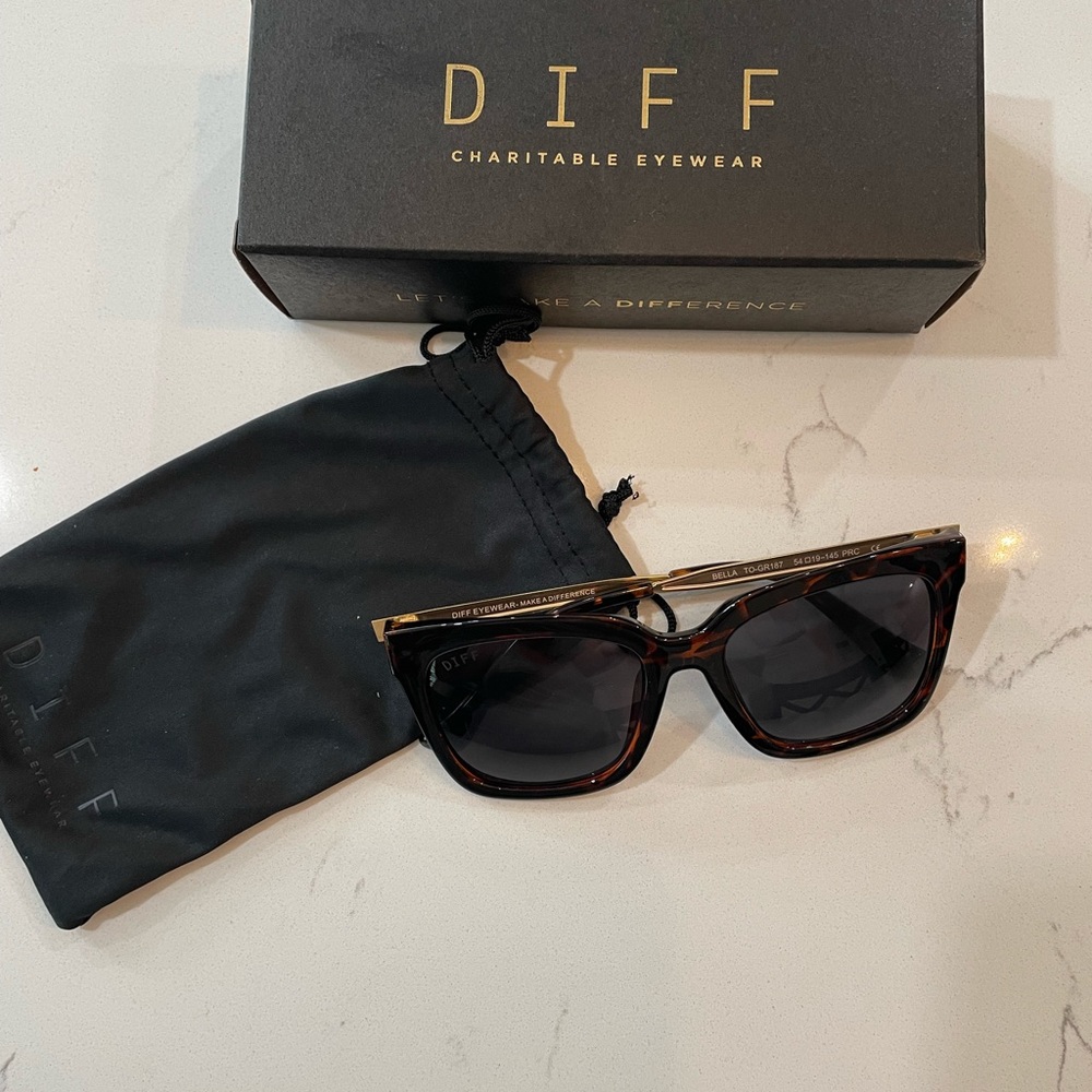 Diff Eyewear tortoiseshell oversized sunglasses